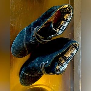 Black suede “Toms” bootie/wedges with laces size 8